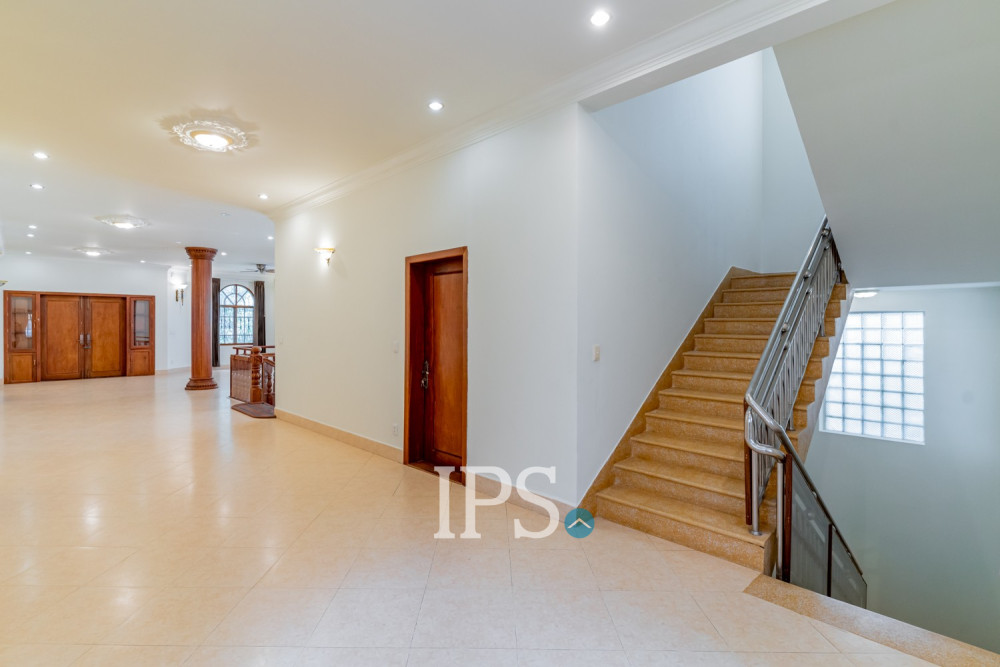 5 Bedroom Villa For Rent - BKK1, Phnom Penh - Image 21