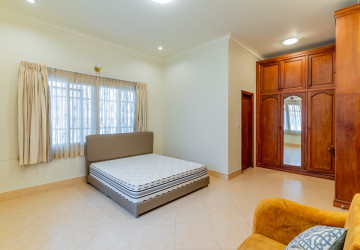 5 Bedroom Villa For Rent - BKK1, Phnom Penh thumbnail