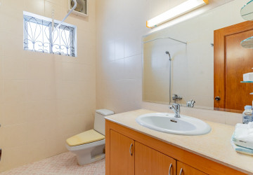 5 Bedroom Villa For Rent - BKK1, Phnom Penh thumbnail