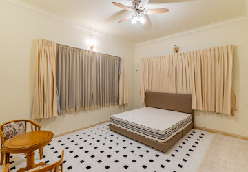 5 Bedroom Villa For Rent - BKK1, Phnom Penh thumbnail