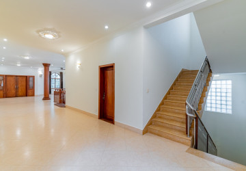 5 Bedroom Villa For Rent - BKK1, Phnom Penh thumbnail