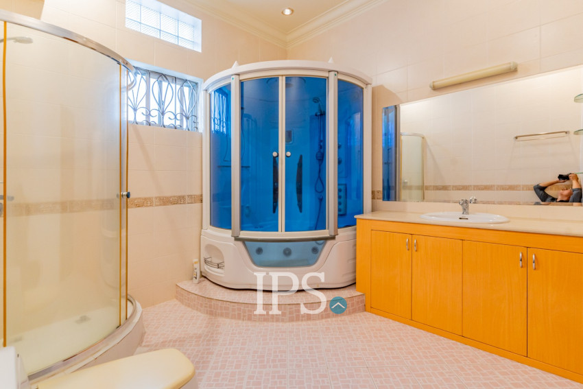 5 Bedroom Villa For Rent - BKK1, Phnom Penh