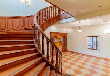 5 Bedroom Villa For Rent - BKK1, Phnom Penh thumbnail