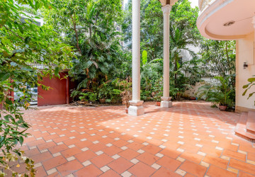 5 Bedroom Villa For Rent - BKK1, Phnom Penh thumbnail