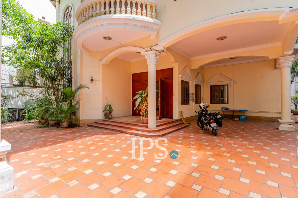 5 Bedroom Villa For Rent - BKK1, Phnom Penh - Image 48