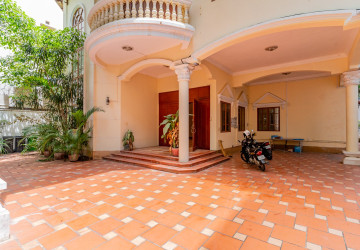 5 Bedroom Villa For Rent - BKK1, Phnom Penh thumbnail