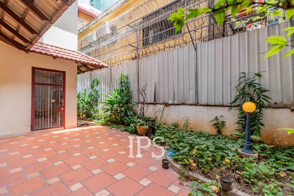 5 Bedroom Villa For Rent - BKK1, Phnom Penh - Image 50