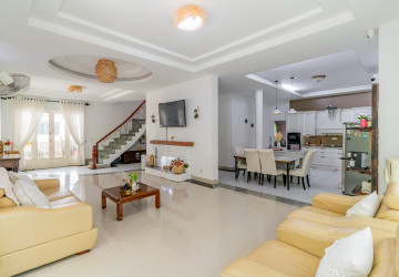 4 Bedroom Villa For Rent - Chroy Changvar, Phnom Penh thumbnail