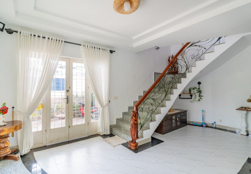 4 Bedroom Villa For Rent - Chroy Changvar, Phnom Penh thumbnail