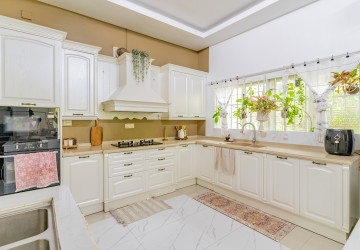 4 Bedroom Villa For Rent - Chroy Changvar, Phnom Penh thumbnail