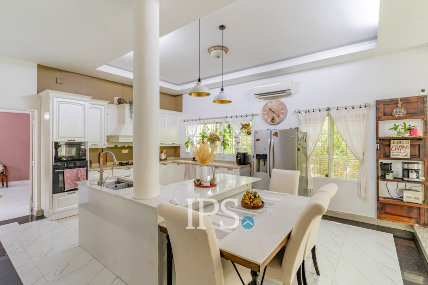 4 Bedroom Villa For Rent - Chroy Changvar, Phnom Penh