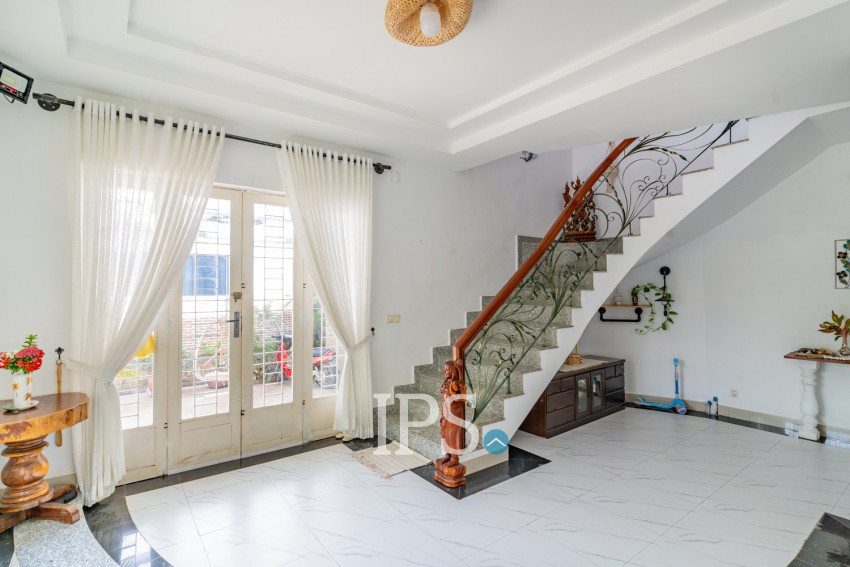 4 Bedroom Villa For Rent - Chroy Changvar, Phnom Penh