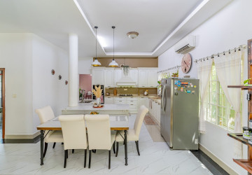 4 Bedroom Villa For Rent - Chroy Changvar, Phnom Penh thumbnail
