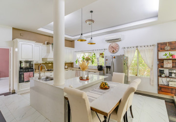 4 Bedroom Villa For Rent - Chroy Changvar, Phnom Penh thumbnail