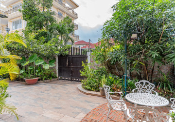 4 Bedroom Villa For Rent - Chroy Changvar, Phnom Penh thumbnail