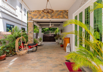 4 Bedroom Villa For Rent - Chroy Changvar, Phnom Penh thumbnail