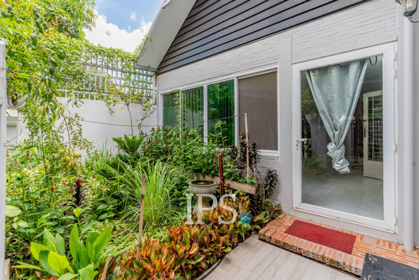 4 Bedroom Villa For Rent - Chroy Changvar, Phnom Penh