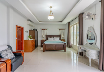 4 Bedroom Villa For Rent - Chroy Changvar, Phnom Penh thumbnail