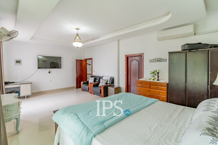 4 Bedroom Villa For Rent - Chroy Changvar, Phnom Penh
