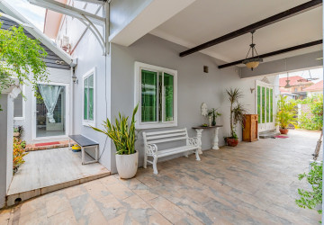 4 Bedroom Villa For Rent - Chroy Changvar, Phnom Penh thumbnail