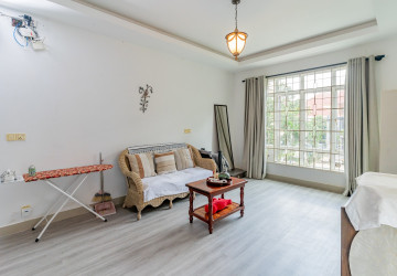 4 Bedroom Villa For Rent - Chroy Changvar, Phnom Penh thumbnail