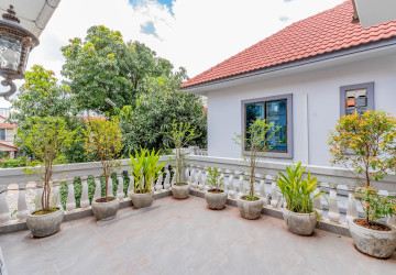 4 Bedroom Villa For Rent - Chroy Changvar, Phnom Penh thumbnail
