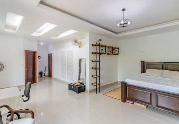 4 Bedroom Villa For Rent - Chroy Changvar, Phnom Penh thumbnail
