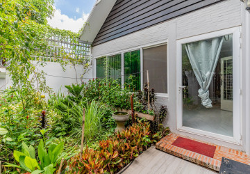 4 Bedroom Villa For Rent - Chroy Changvar, Phnom Penh thumbnail