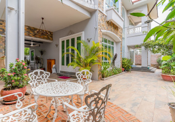 4 Bedroom Villa For Rent - Chroy Changvar, Phnom Penh thumbnail
