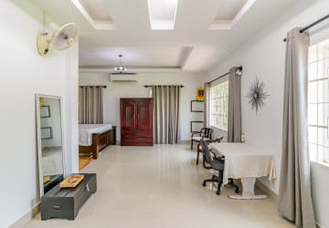 4 Bedroom Villa For Rent - Chroy Changvar, Phnom Penh thumbnail