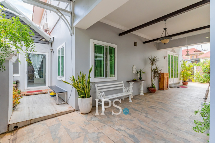 4 Bedroom Villa For Rent - Chroy Changvar, Phnom Penh