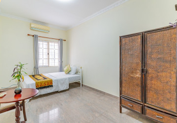 3 Bedroom Villa For Rent - Chroy Changvar, Phnom Penh thumbnail