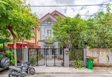 3 Bedroom Villa For Rent - Chroy Changvar, Phnom Penh thumbnail