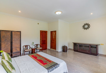 3 Bedroom Villa For Rent - Chroy Changvar, Phnom Penh thumbnail