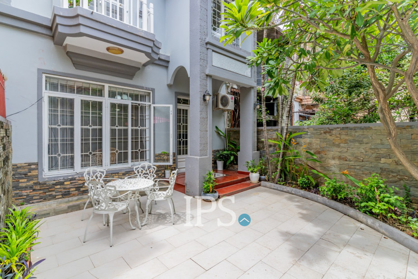 3 Bedroom Villa For Rent - Chroy Changvar, Phnom Penh