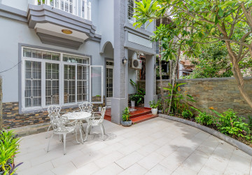 3 Bedroom Villa For Rent - Chroy Changvar, Phnom Penh thumbnail