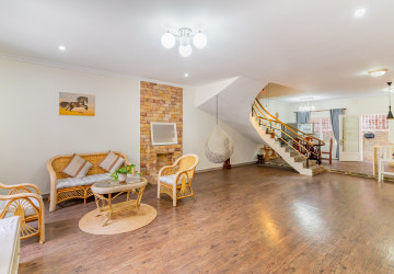 3 Bedroom Villa For Rent - Chroy Changvar, Phnom Penh thumbnail