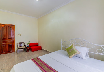 3 Bedroom Villa For Rent - Chroy Changvar, Phnom Penh thumbnail