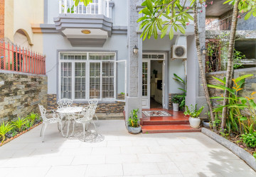 3 Bedroom Villa For Rent - Chroy Changvar, Phnom Penh thumbnail
