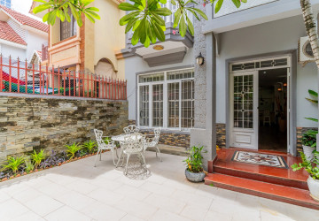 3 Bedroom Villa For Rent - Chroy Changvar, Phnom Penh thumbnail