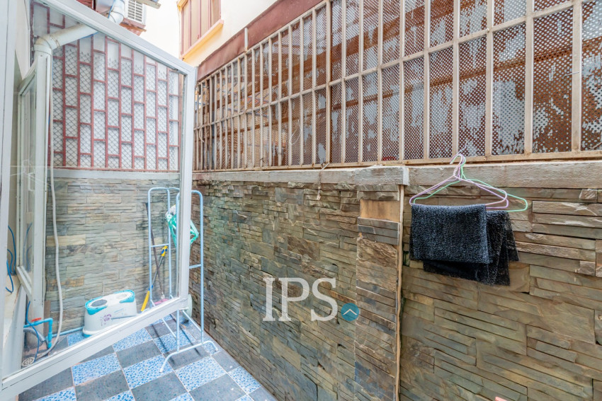 3 Bedroom Villa For Rent - Chroy Changvar, Phnom Penh