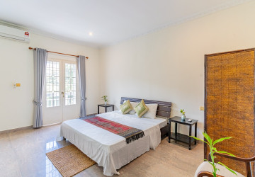 3 Bedroom Villa For Rent - Chroy Changvar, Phnom Penh thumbnail