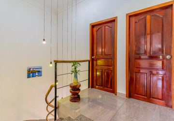 3 Bedroom Villa For Rent - Chroy Changvar, Phnom Penh thumbnail