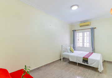 3 Bedroom Villa For Rent - Chroy Changvar, Phnom Penh thumbnail
