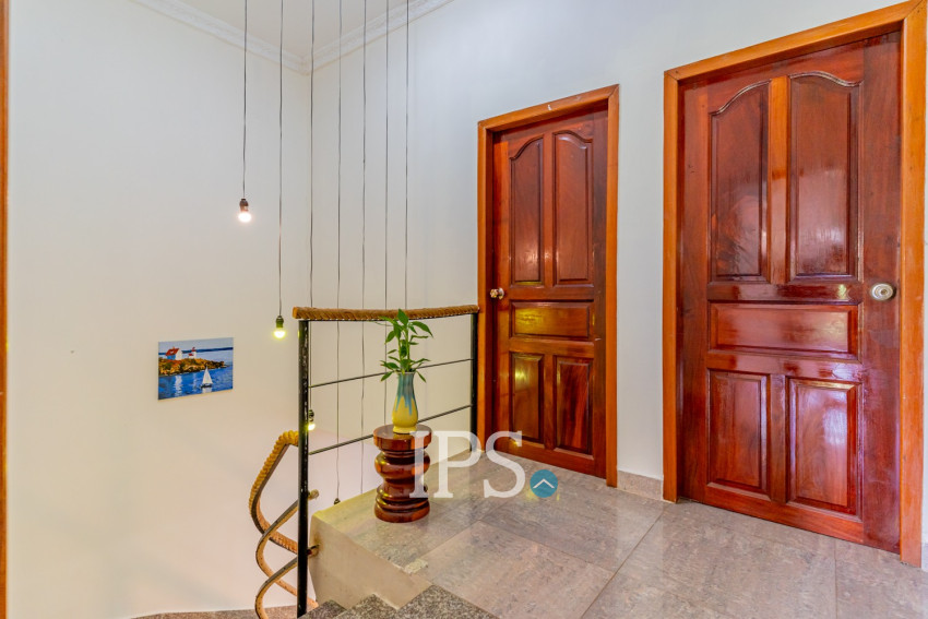 3 Bedroom Villa For Rent - Chroy Changvar, Phnom Penh