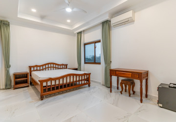 3 Bedroom Serviced Apartment For Rent - BKK1, Phnom Penh thumbnail