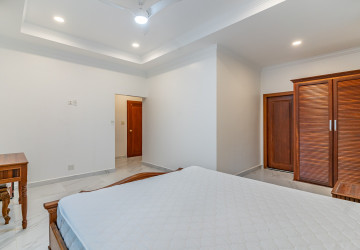 3 Bedroom Serviced Apartment For Rent - BKK1, Phnom Penh thumbnail