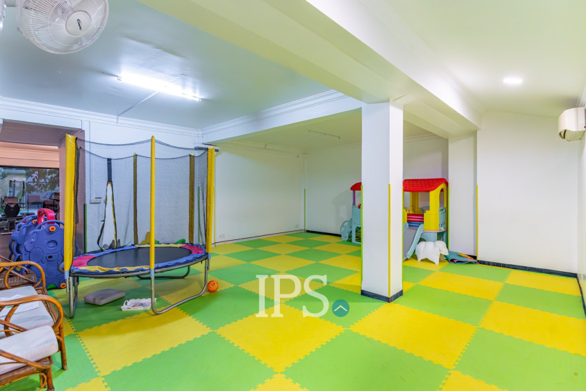 3 Bedroom Serviced Apartment For Rent - BKK1, Phnom Penh