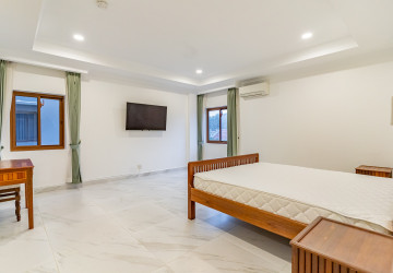4 Bedroom Serviced Apartment For Rent - BKK1, Phnom Penh thumbnail