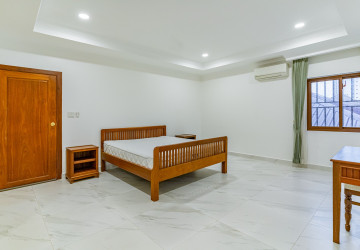 4 Bedroom Serviced Apartment For Rent - BKK1, Phnom Penh thumbnail